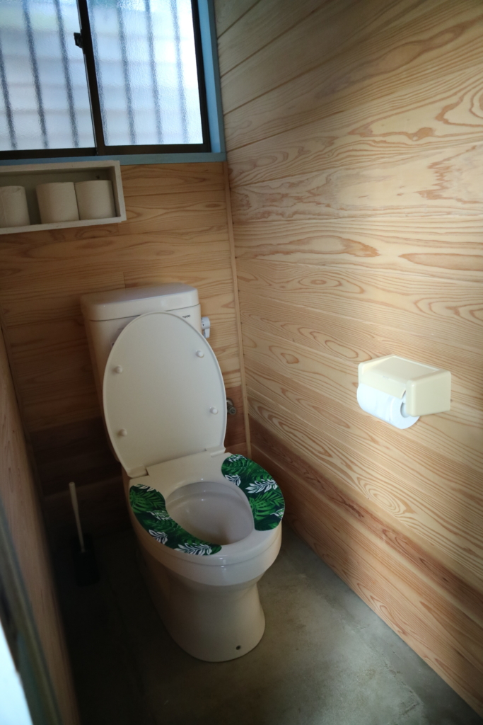 ナインテンナインオートキャンプ場　トイレ